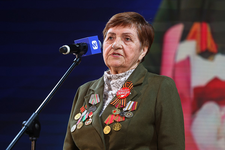    Альбина Дыранова: «Мы, наше поколение, были очень читающими и трудолюбивыми. Честный народ был. Вот этого я хочу вам пожелать: будьте честными»