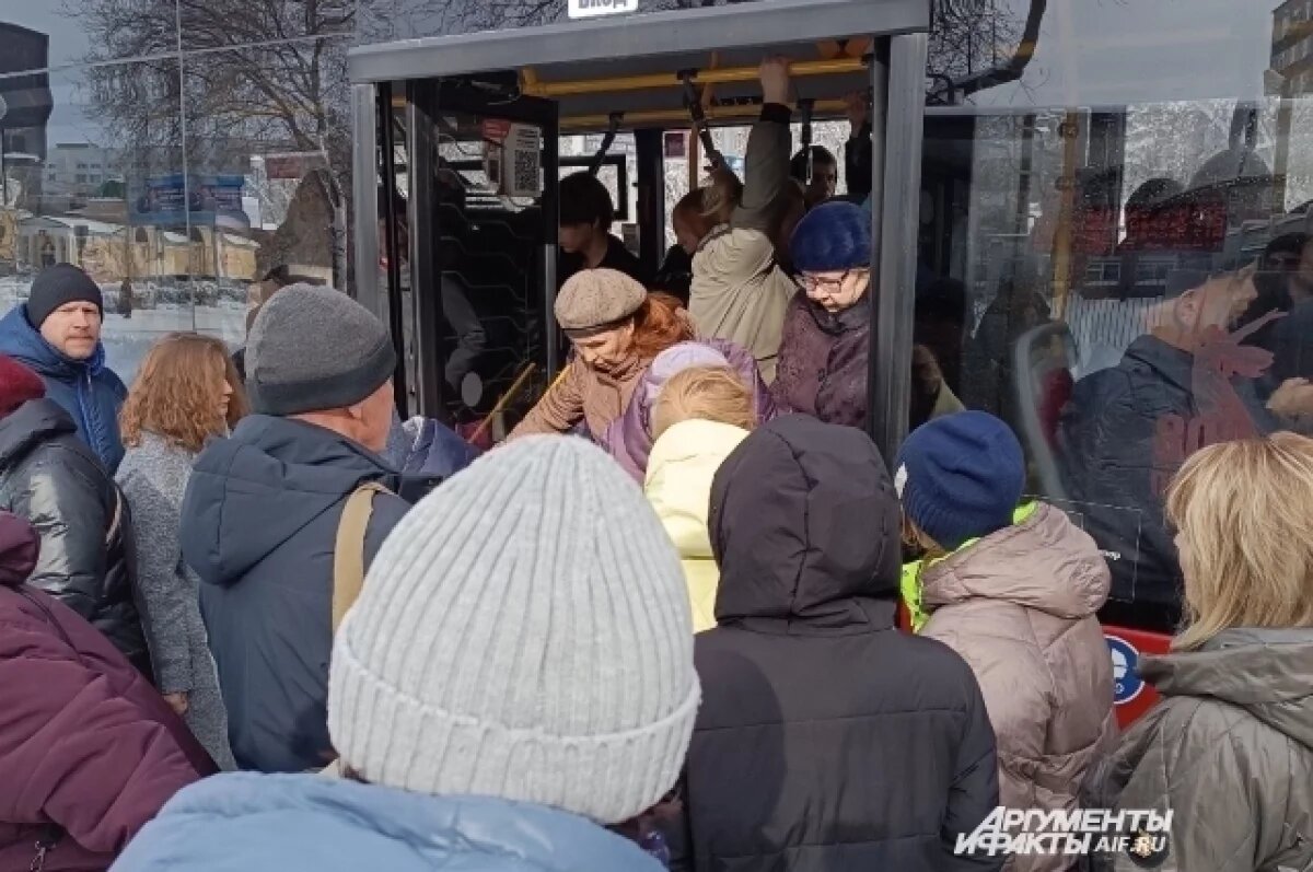    В Перми автобусы не доезжают до остановок из-за количества снега на улицах