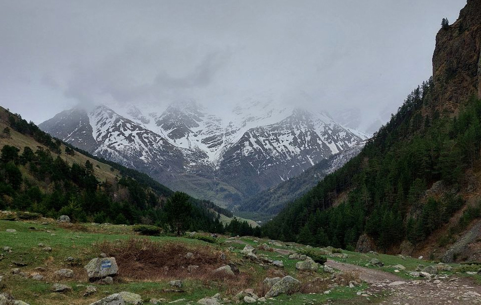 Долина Терскол в мае