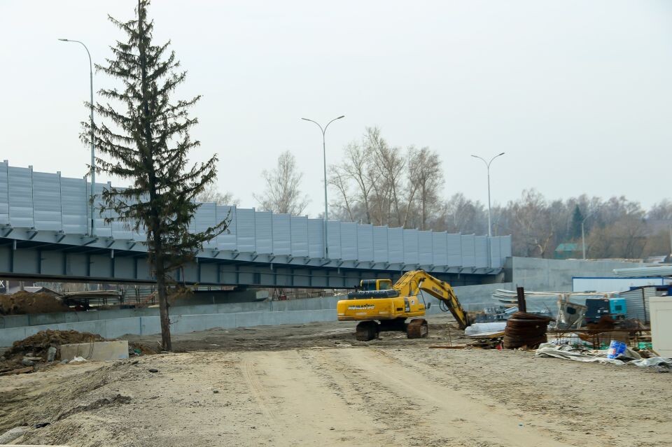    Недостроенная развязка на Змеиногорском тракте в Барнауле. Апрель 2025 года. Источник: Виталий Барабаш