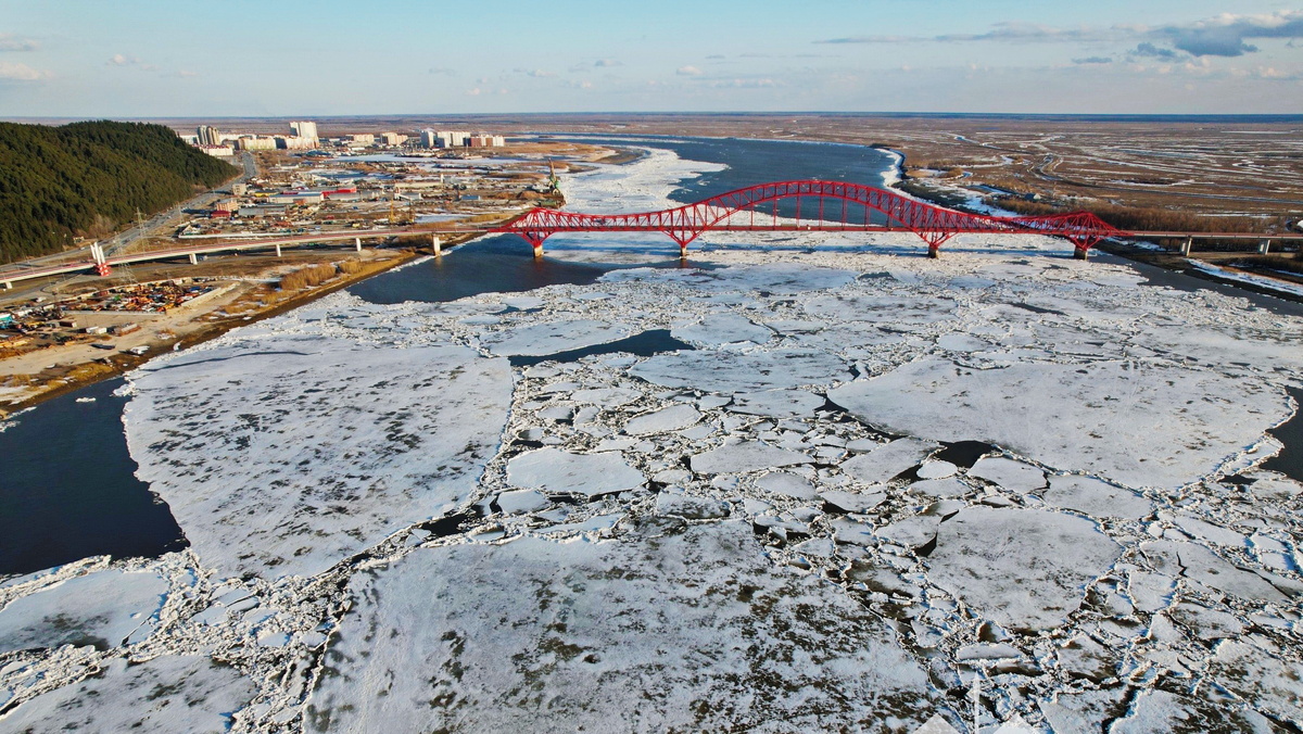    В Югре на Иртыше идёт ледоход