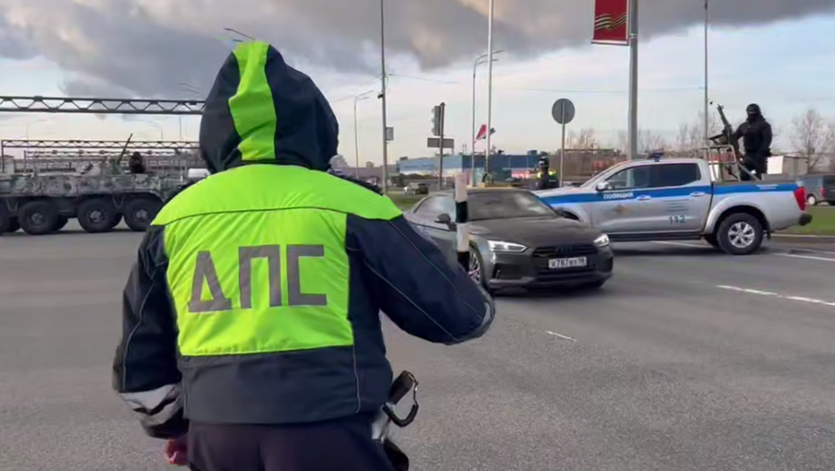    Рейд на выездах и въездах в Петербург, апрель 2025 Автор фото: скриншот видео ГУ МВД по Петербургу и Ленобласти