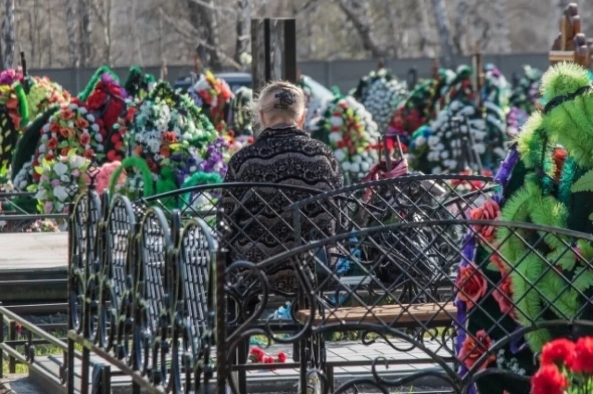    На Радоницу жители Новосибирска посещают кладбище бойцов СВО