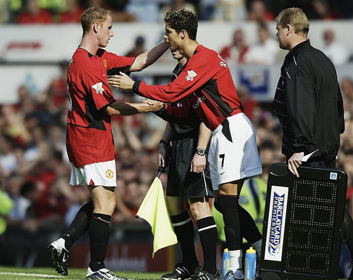 16 августа 2003-го. 18-летний Криштиану Роналду заменил Никки Батта на 61-й минуте матча против «Болтона». Так началась его история в «Манчестер Юнайтед».