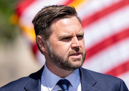    Вэнс осудил СМИ, которые рассказывают о распаде России и победе Украины