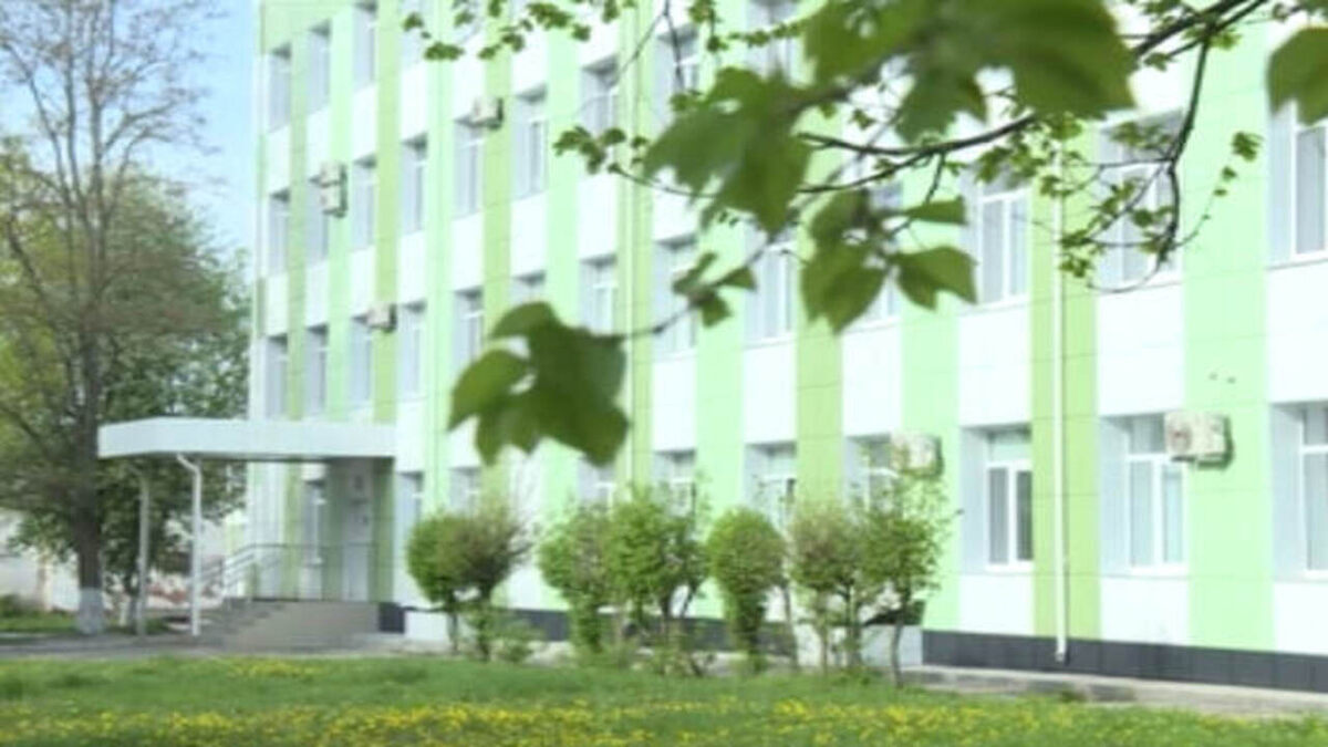    На майских праздниках в областных медучереждениях Курска изменится график работы