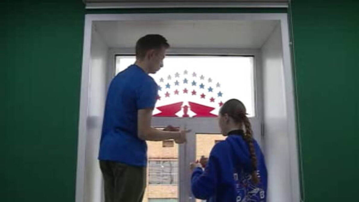    Курян приглашают присоединиться к традиционной акции "Окна Победы"