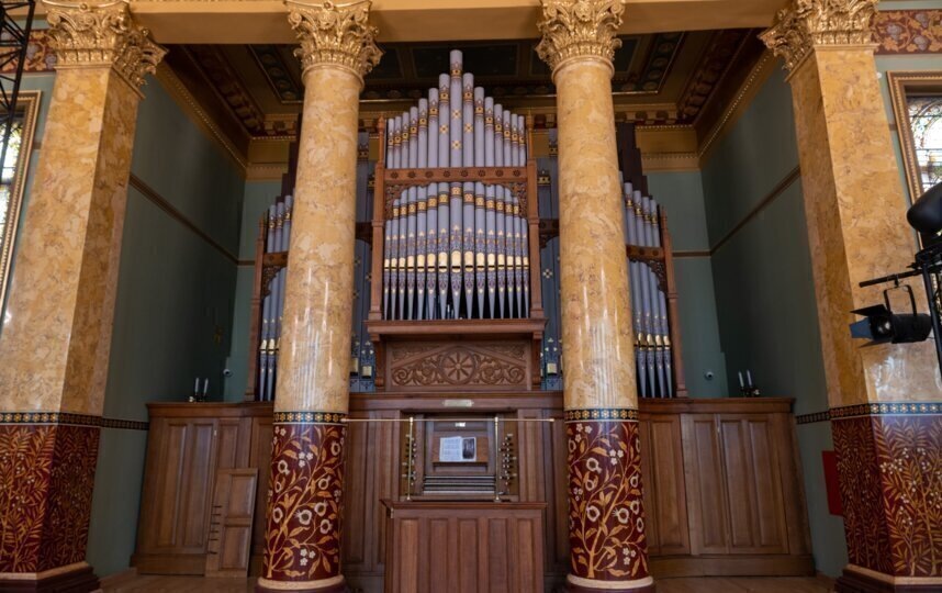    В новом концертном зале на Английской набережной зрители услышат звучание английского органа XIX века.Игорь Акимов