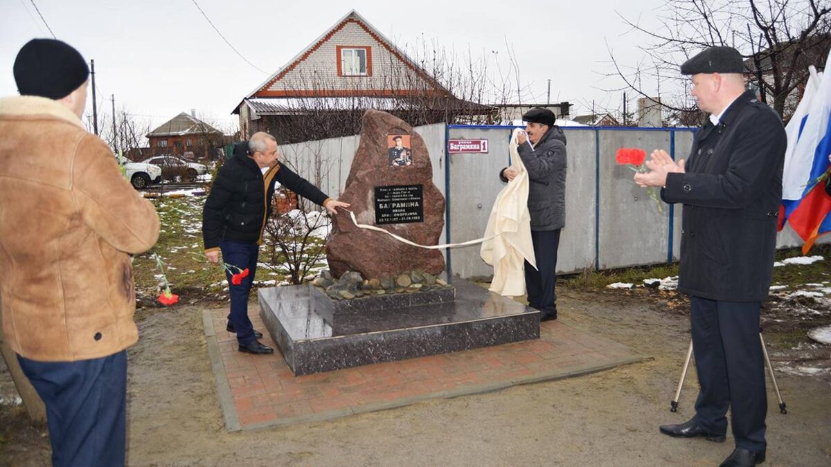 Открытие памятника маршалу Ивану Баграмяну в Россоши в 2017 году