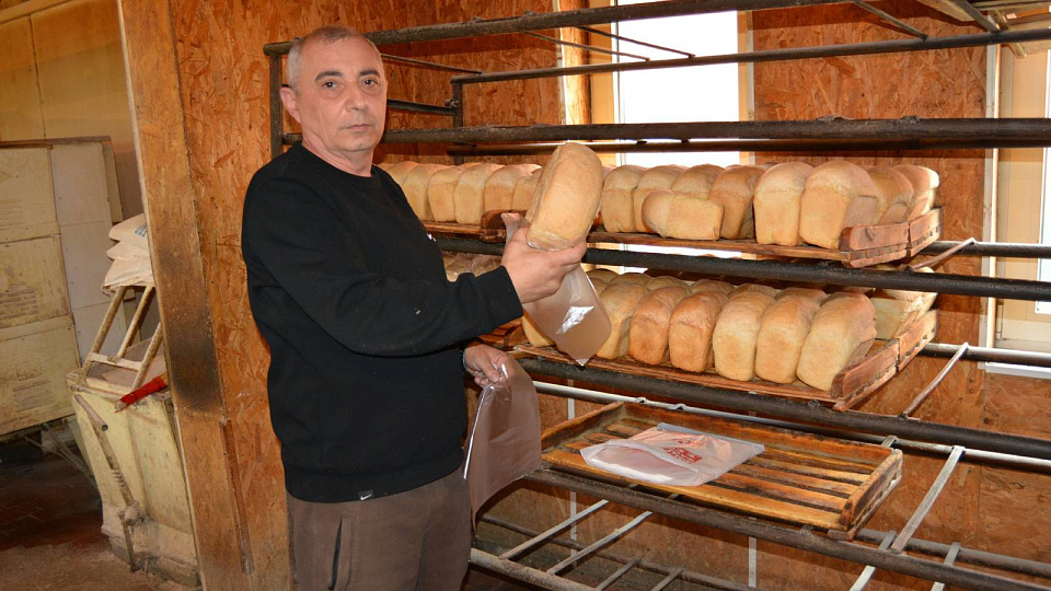 Каждую неделю из пекарни Саака Пайтаряна хлеб отправляют участникам СВО