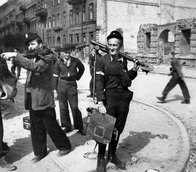 Варшавские повстанцы, 1944 год