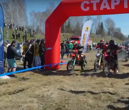     В Ермаковском районе прошли зрелищные эндуро-гонки