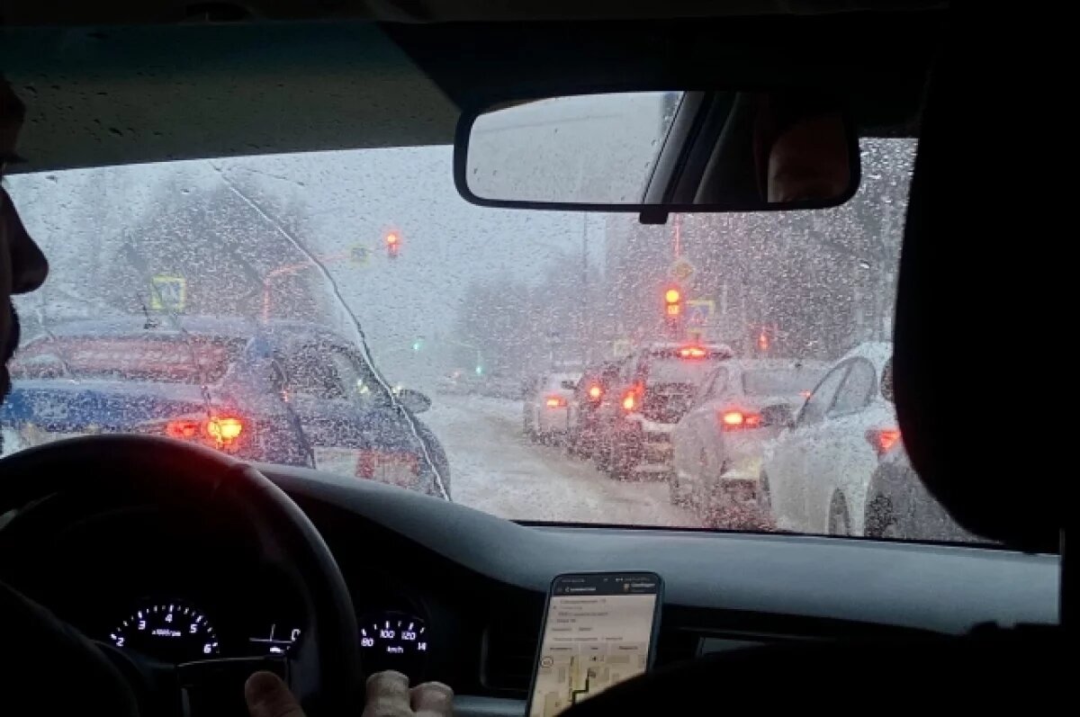    В ГИБДД Югры водителей предупредили о снегопаде и дожде