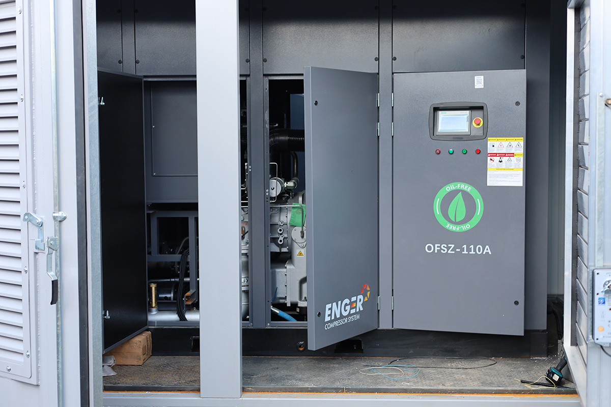 Безмасляный двухступенчатый винтовой компрессор