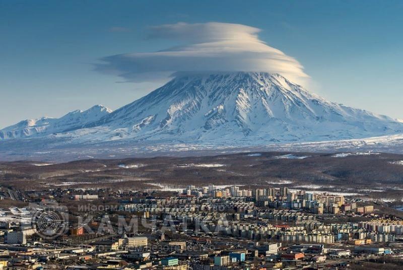 Фото: Вид на Петропавловск-Камчатский с сопки Мишенной / Артем Безотечество / ИА «Камчатка»