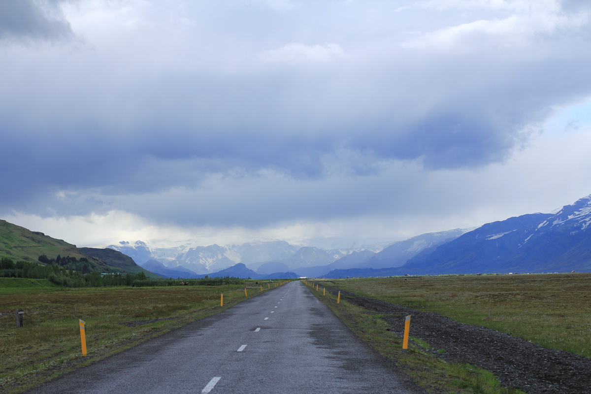 Горизоны бывают разные... Но и за горами и тучами - есть горизонты.