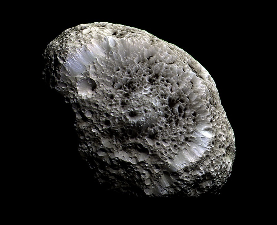 Загадочный спутник. (Фото: planetaryscienceblog.wordpress.com).