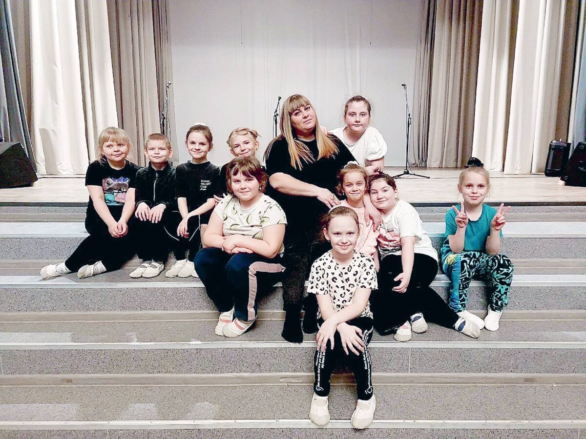 Ольга Хмыз со своими воспитанниками