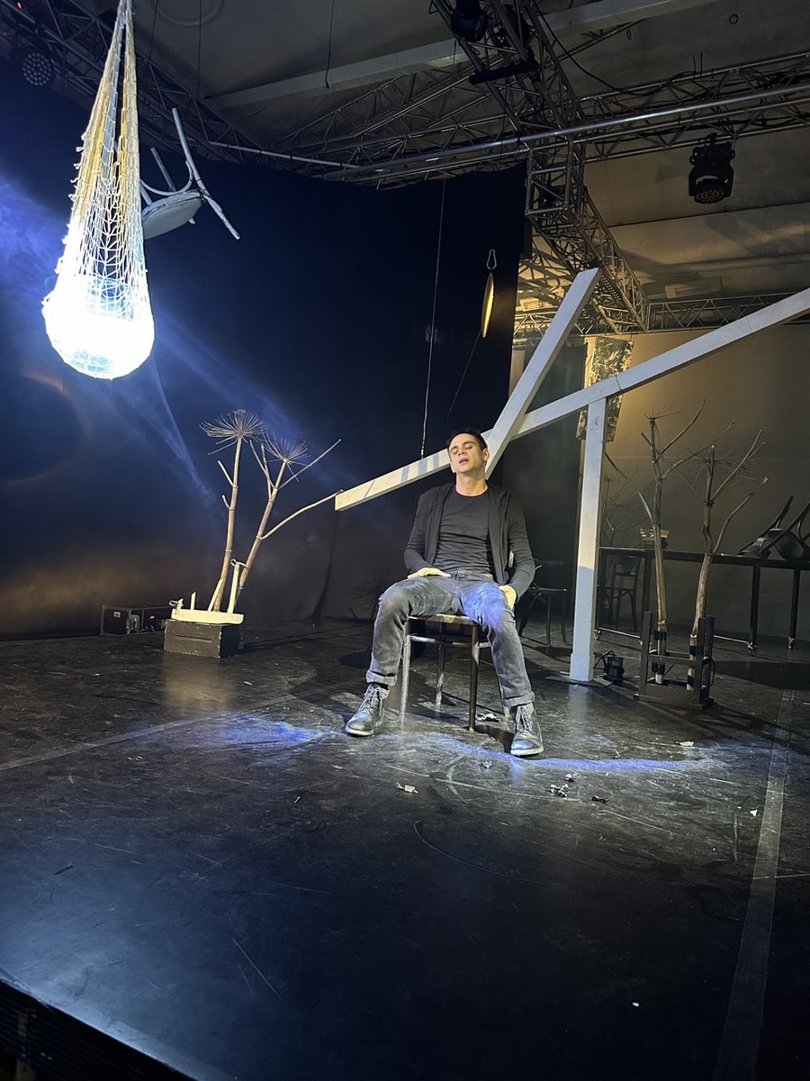 Ставрогин. Сценография. Спектакль «Бесы» Ф.М.Достоевский. Городской театр (СПБ). Фото автора.