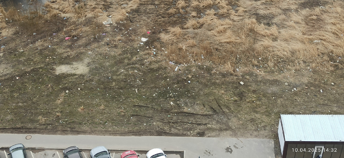 Ул. Тихая, мусор не убирают 2й год, т.к. это частня территория. 