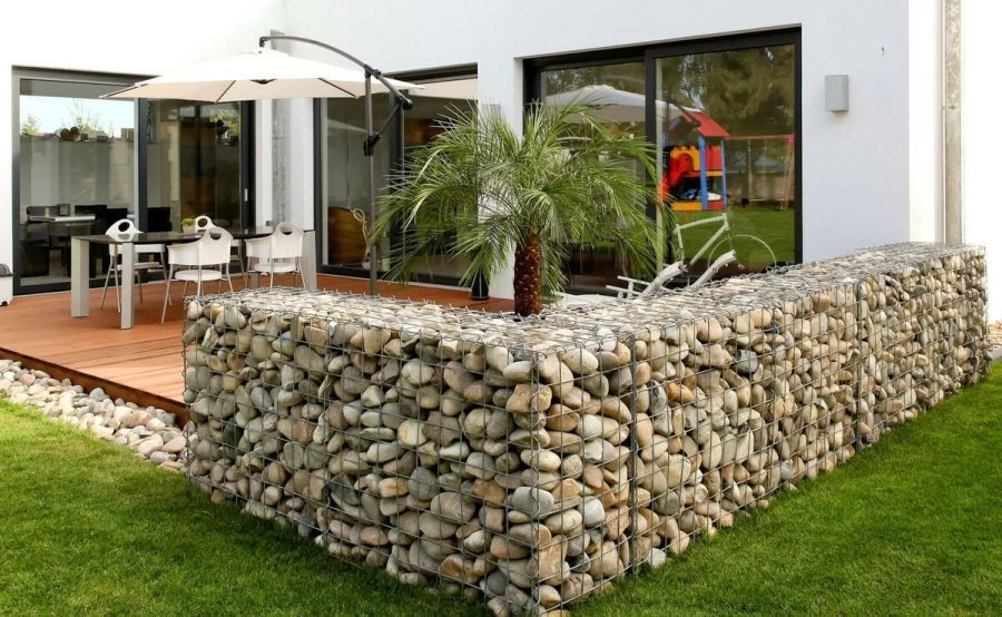 Использование габионов для зонирования.