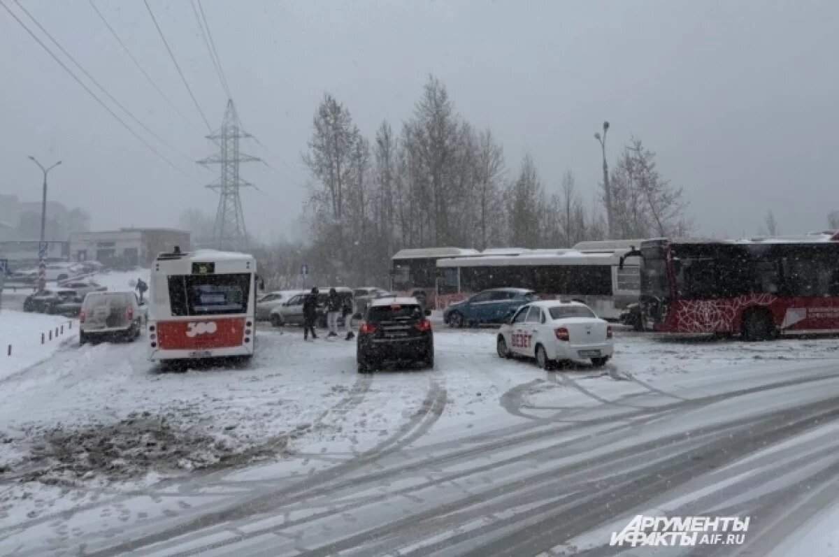    В день сильного снегопада и 10-балльных пробок в Перми зафиксировали 46 ДТП