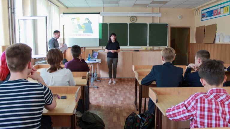    Филиал «Оренбургэнерго» провел квиз и наградил победителя Олимпиады «Россети» Марина Шарт