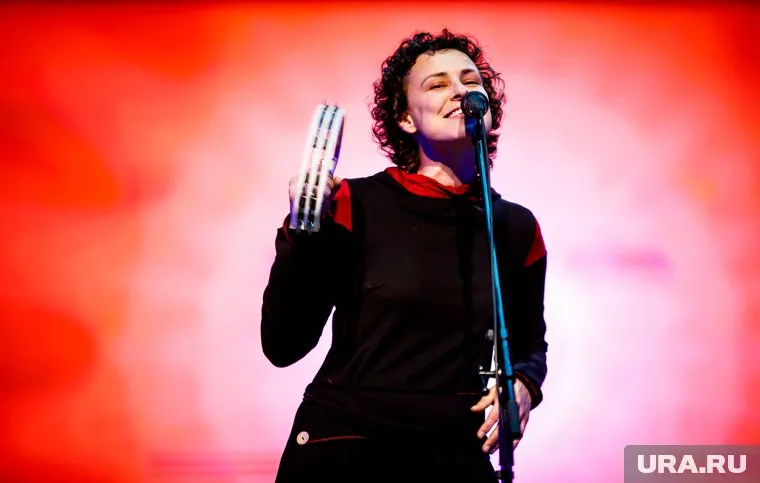Одними из самых известных песен Чичериной являются - «Ту-лу-ла», «Жара», «Мой рок-н-ролл», «Ветер перемен» и другие
Фото: Александр Мамаев © URA.RU