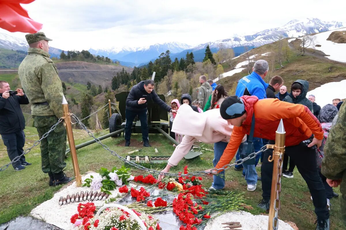  Празднование Дня Победы на Архызе начнется церемонией возложения цветов на перевале Пхия   © Группа "Мантера"