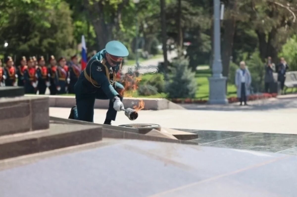    Володин и ветераны зажгли Вечный огонь на Аллее героев в Волгограде