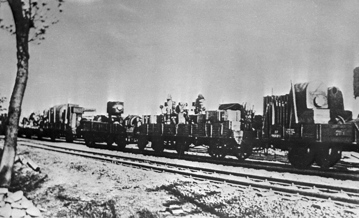 Великая Отечественная война 1941-1945 годов. Эвакуация заводского оборудования предприятий Украинской ССР из прифронтовой полосы на восток страны