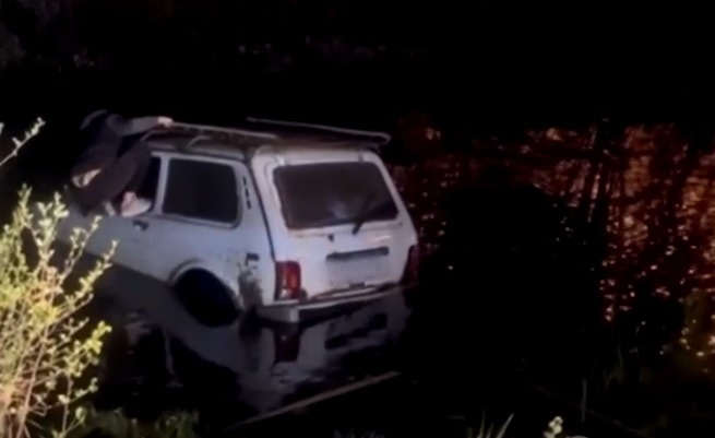    Мужчин смогли вызволить из западни другие водители