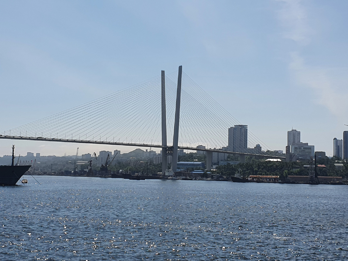 Золотой мост через бухту Золотой Рог