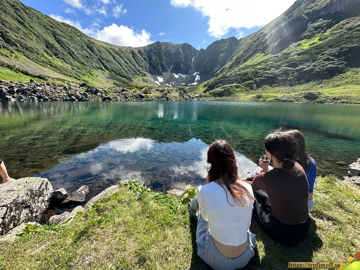 Листайте →