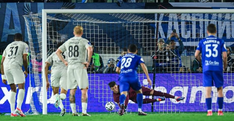    Станислав Агкацев отбил пенальти от Гамида Агаларова и принес «Краснодару» победу над «Динамо» Мх. Фото: Соцсети ФК «Краснодар»