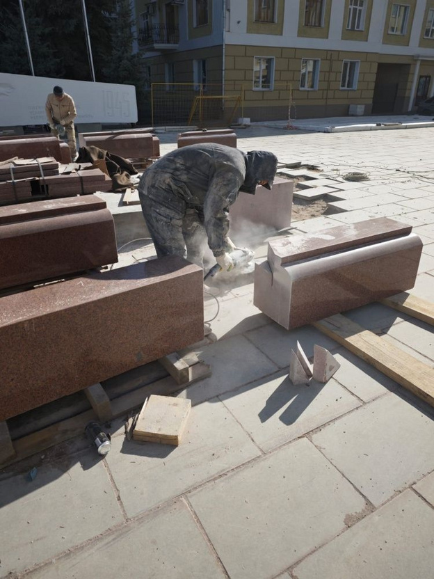    В Кирове завершают благоустройство мемориалов к 80-летию Победы