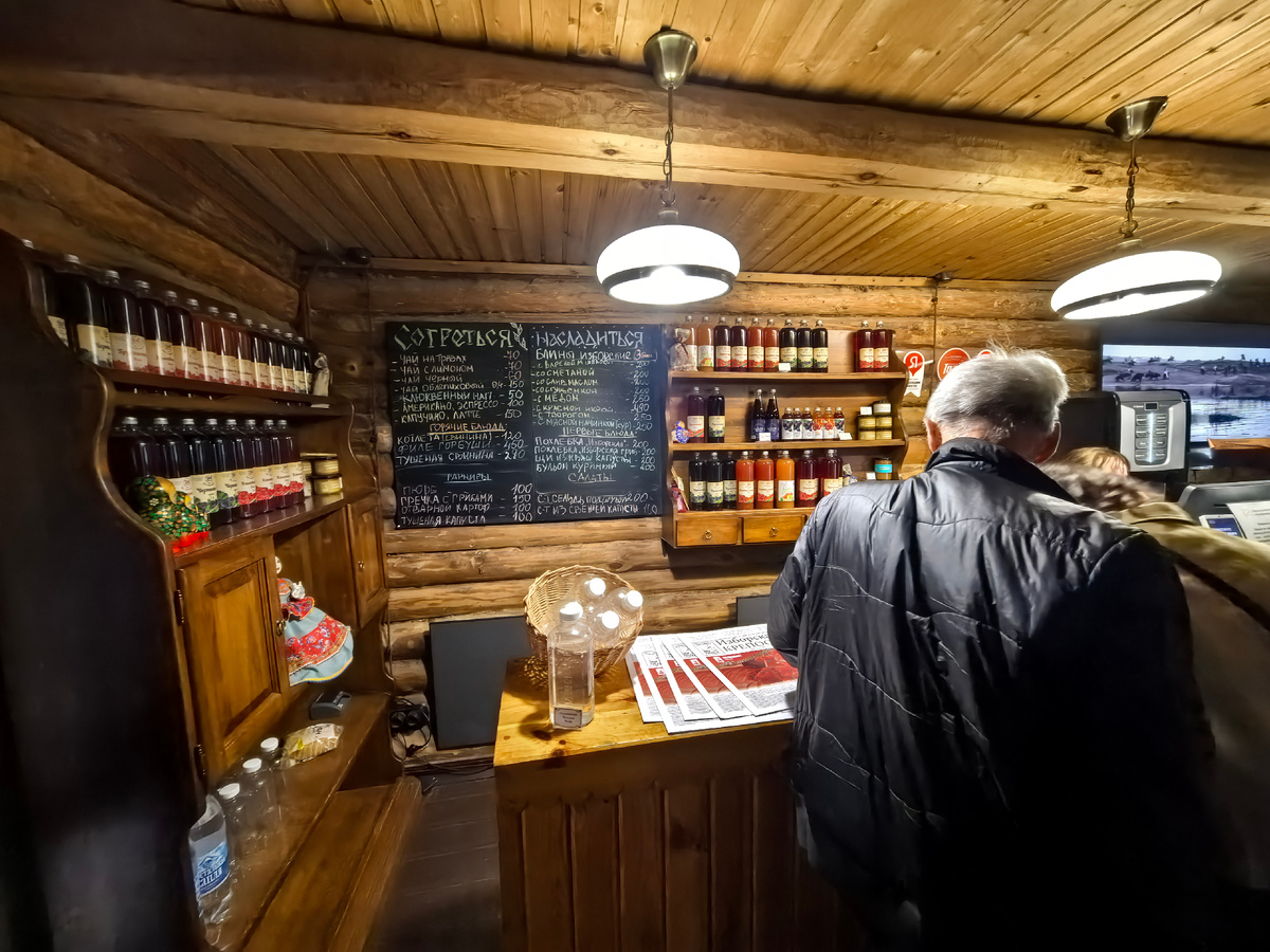 У прилавка в Блинной