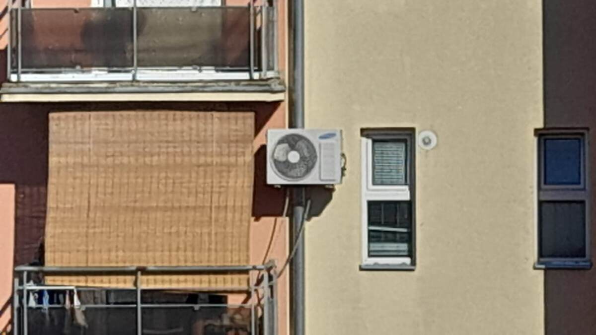 На улице +35. Сплиты не включаются за лето не разу. Экономят.