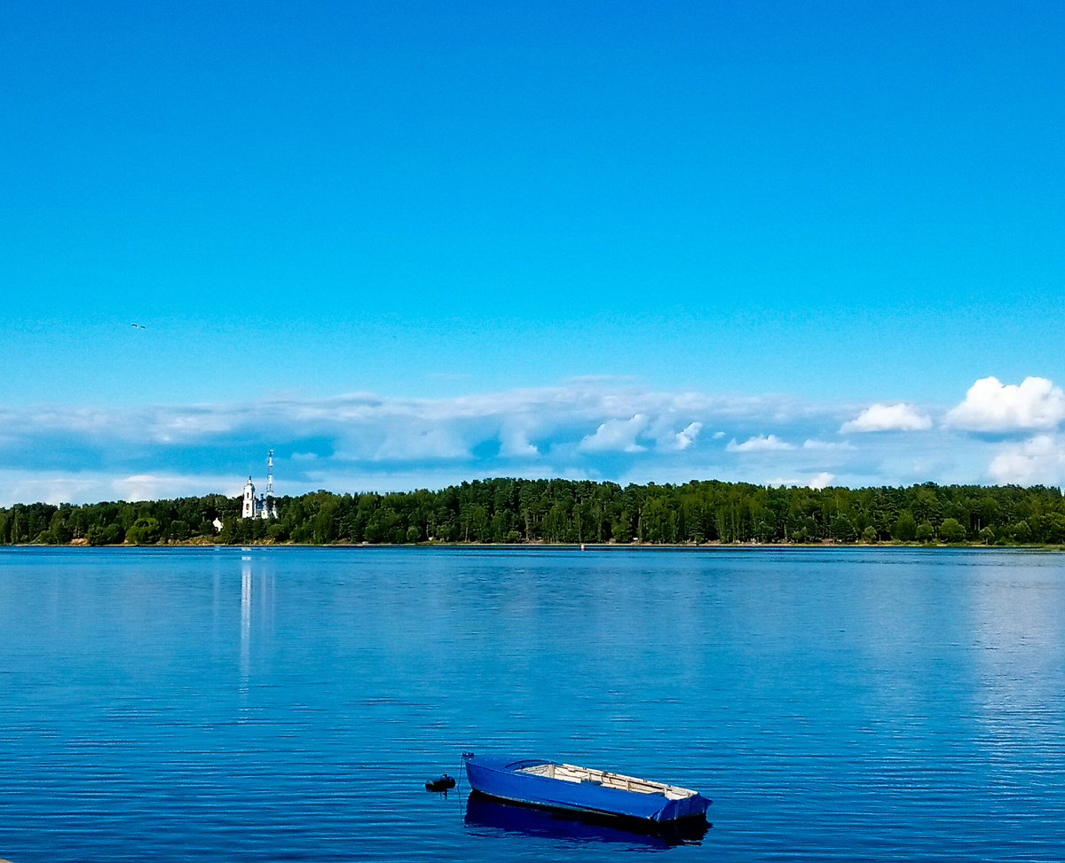 Набережная Мышкина с видом на противоположный берег и Вознесенскую церковь