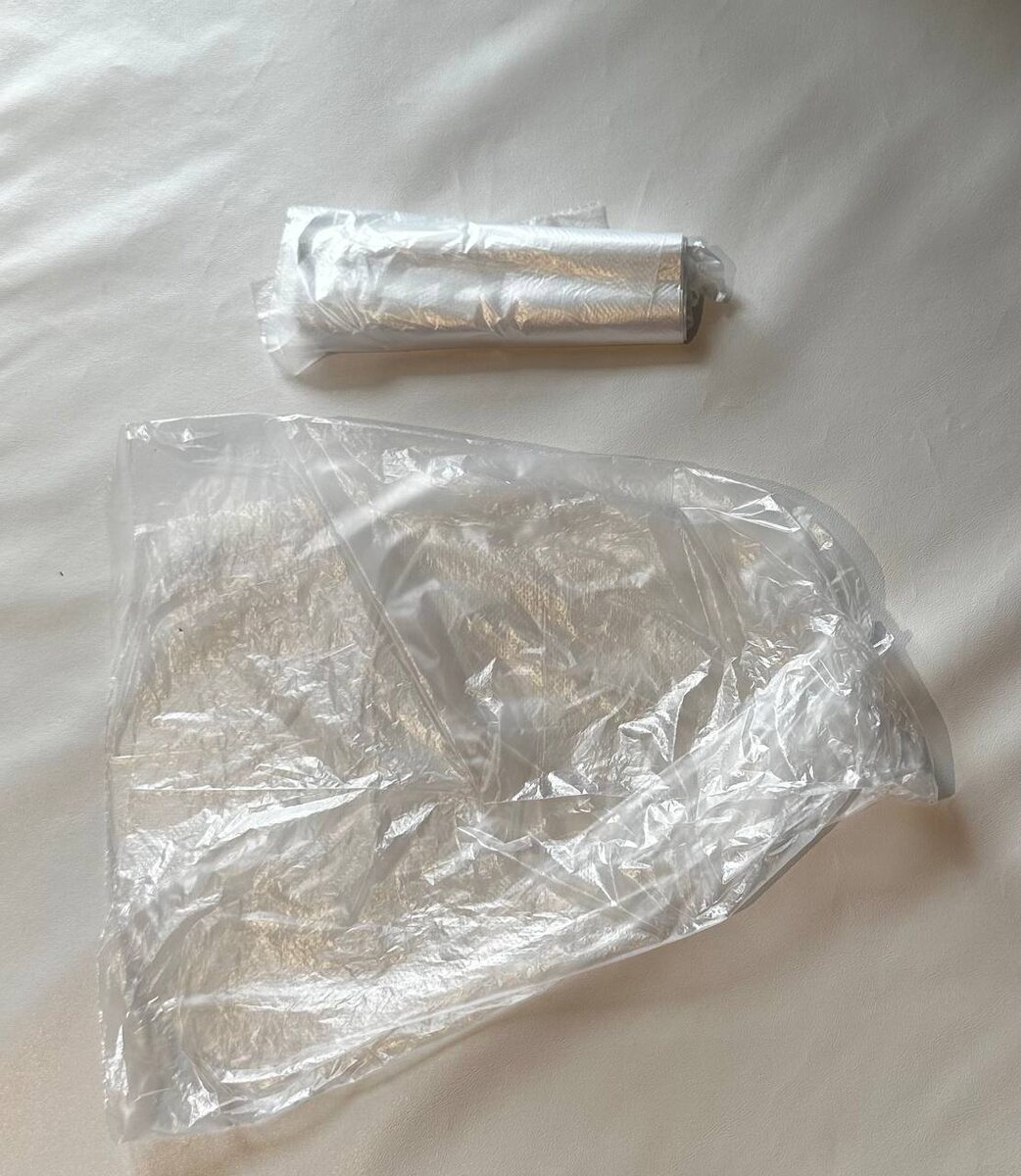 При попытке расправить пакет, выходил мешок, так пакет сложен и склеен.