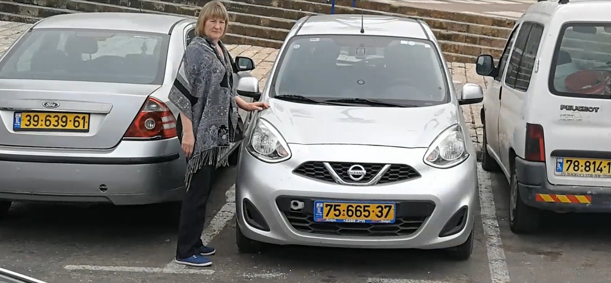 Ниссан-Микро в прокате