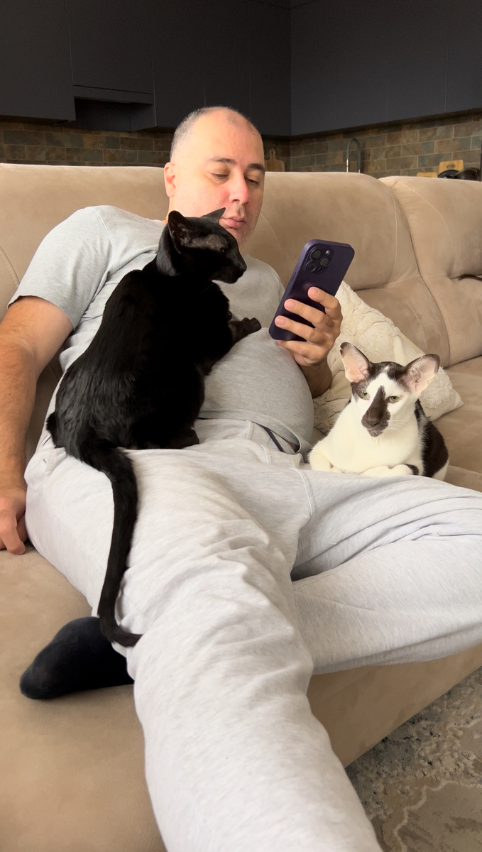 Очень любят папу