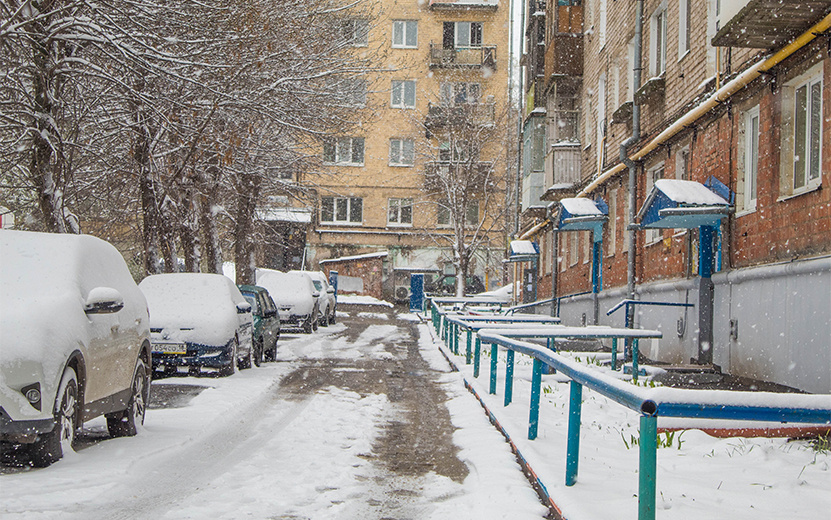    Ледовый дворец-сарай, кучи мусора, бездорожье: что обсуждают ижевчане в соцсетях 29 апреля