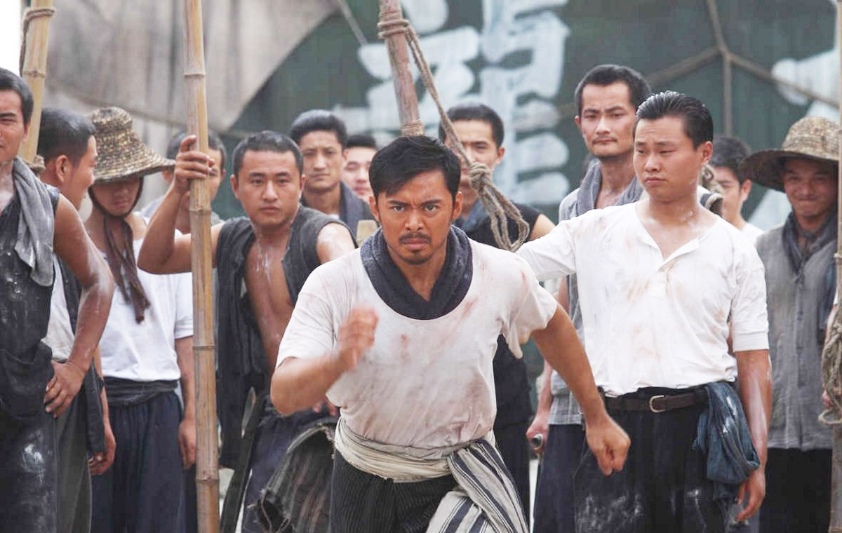 Джин Шаньчжао бежит спасать Ип Мана