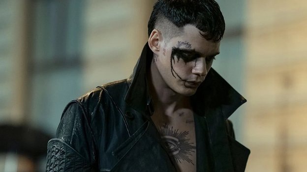 Кинопоиск: Кадр из фильма «Ворон»(2024) 