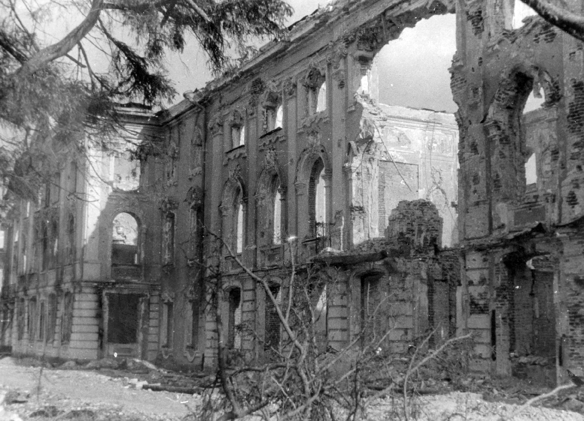 Большой петергофский дворец