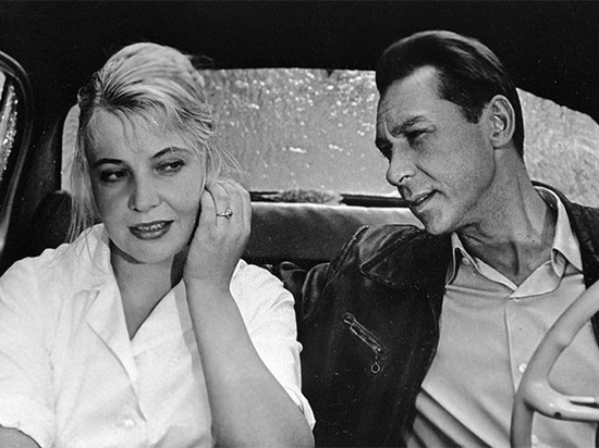 Роль Нюры и Саши в фильме исполнили Татьяна Доронина и Олег Ефремов.