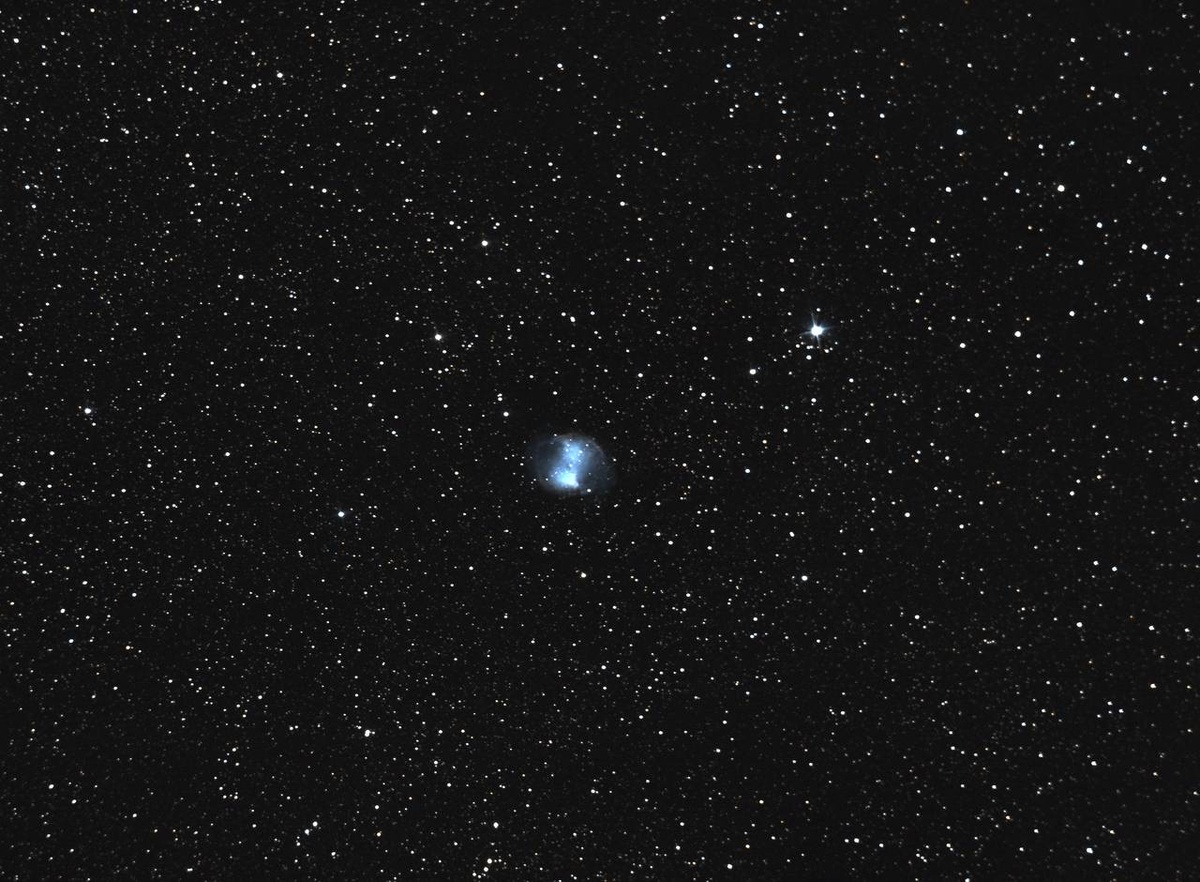 туманностью Гантель (M27)