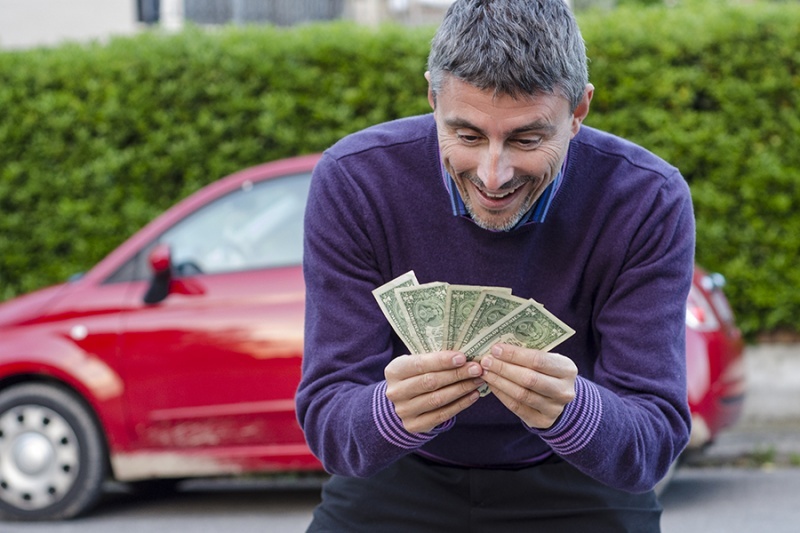 Почему перекупщики — головная боль для продавцов
Продажа автомобиля с рук — процесс, который требует терпения и внимательности. Одна из главных проблем, с которой сталкиваются продавцы, — нашествие перекупщиков.