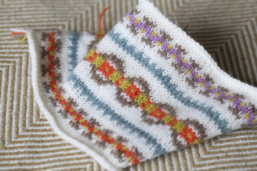 Варианты схемы: салатовый и земляничный (2-ое фото)